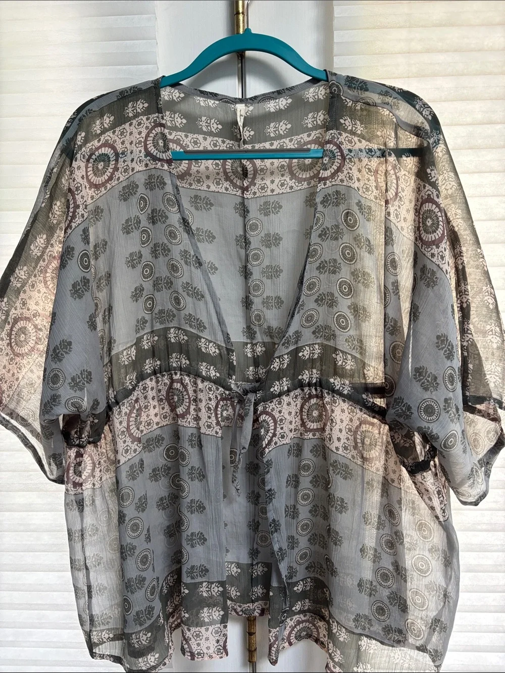 Willow & Clay Olive and Cream Sheer Boho Tie-Front Kimono XS - Picture 4 of 7